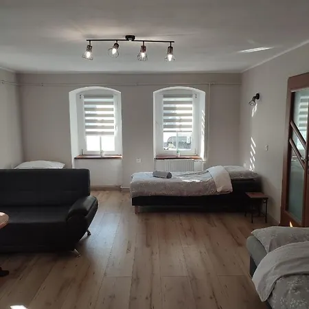 Na Karpackiej 公寓 Kostrzyca