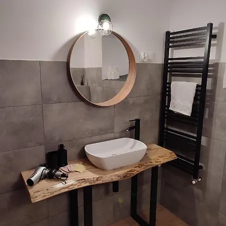 Na Karpackiej 公寓